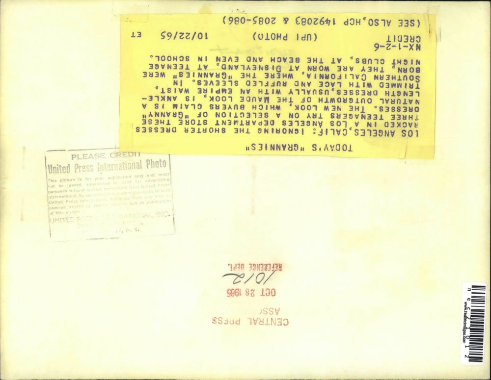 1965 Press Photo Los Angeles California Department Store Granny Dresses