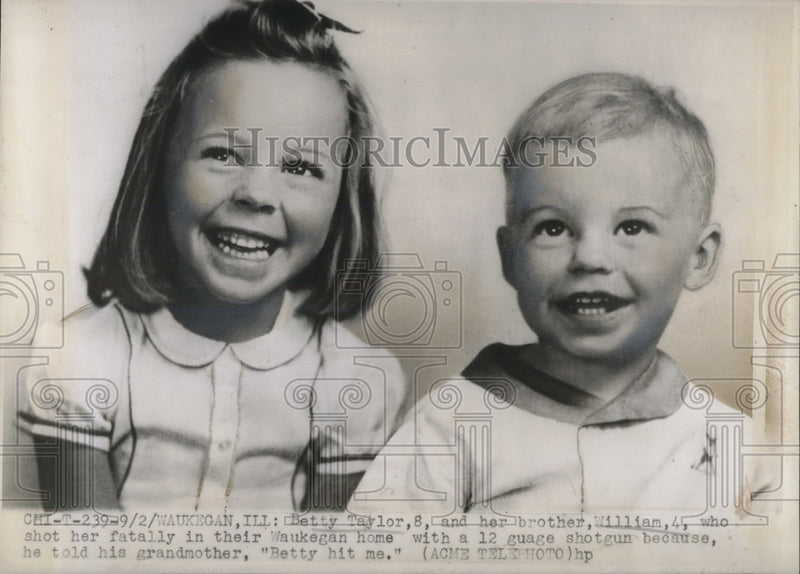 Load image into Gallery viewer, 1947 Press Photo Waukegan Illinois Betty Taylor Shot Sister With Shotgun
