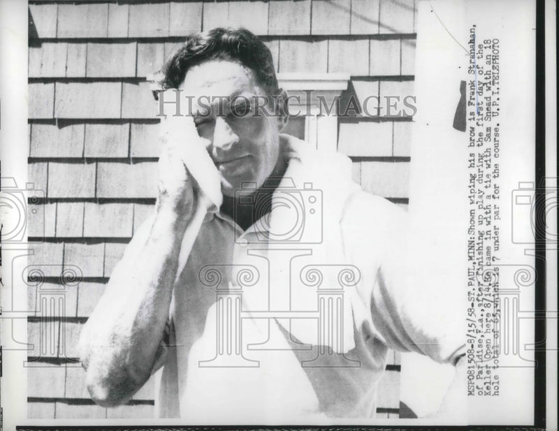 Load image into Gallery viewer, 1958 Press Photo Frannk Stranahan Golf Plater Wipes Brow At Keller Open St. Paul
