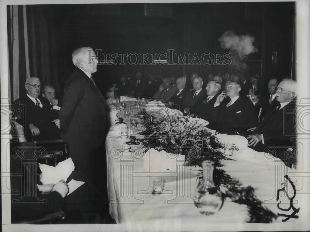 1934 Press Photo Dr. OMW Sprague Treasury Advisor Talks To Bankers Club Lunch