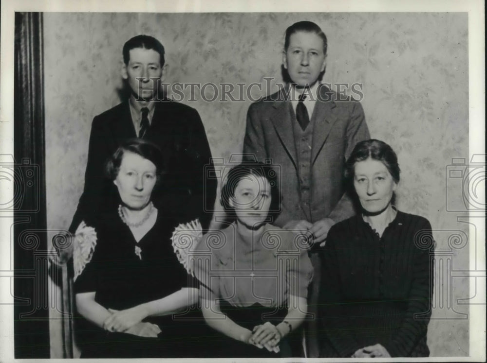 1942 Press Photo Mrs. Farmer Martin Reunited With Family She Never Knew Existed