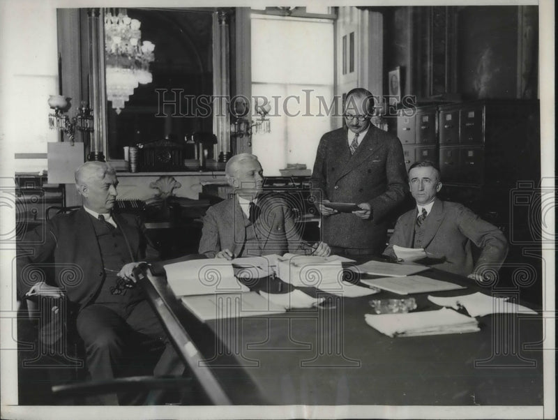 Load image into Gallery viewer, 1932 Press Photo Senate Committee Holds hearing on economy bill
