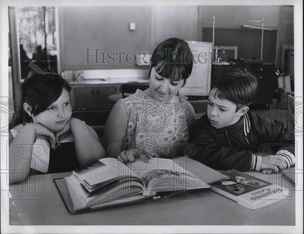 Press Photo Dorothy Novkovich, Debbie Hudak, Jeff Dietz, Memorial Park School