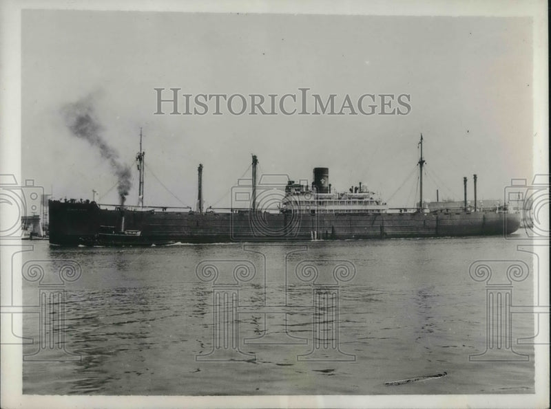 Load image into Gallery viewer, 1932 Press Photo Crippled Navy Boat Javanese Prince After Accident
