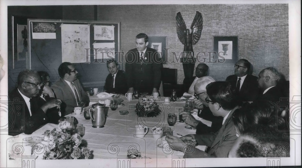 1968 Press Photo 19th Ward Councilman Anthony Garoioli Leads Meeting
