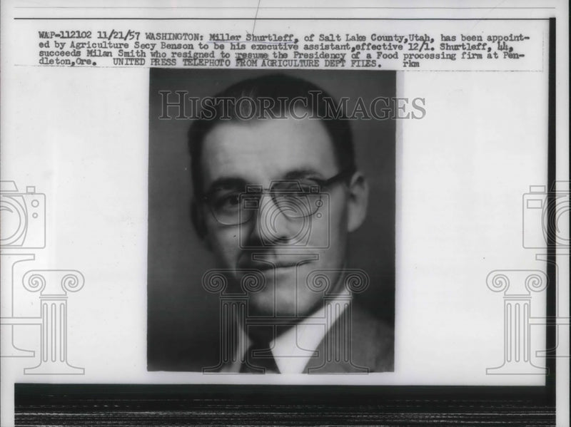 Load image into Gallery viewer, 1957 Press Photo Miller Shurtleff Assistant To Agriculture Secretary Benson
