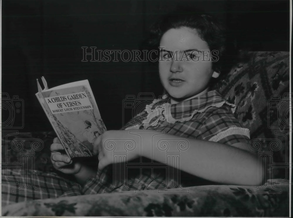 1937 Press Photo Ruth Slenczynski Reads Childrens Garden Of Verses