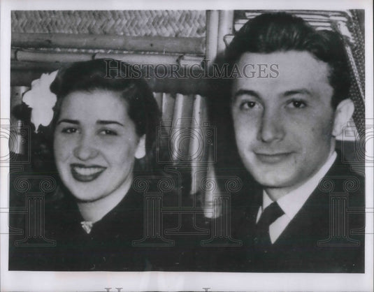 1954 Press Photo Kenneth Small In Club With Wife After Killing Her Lover