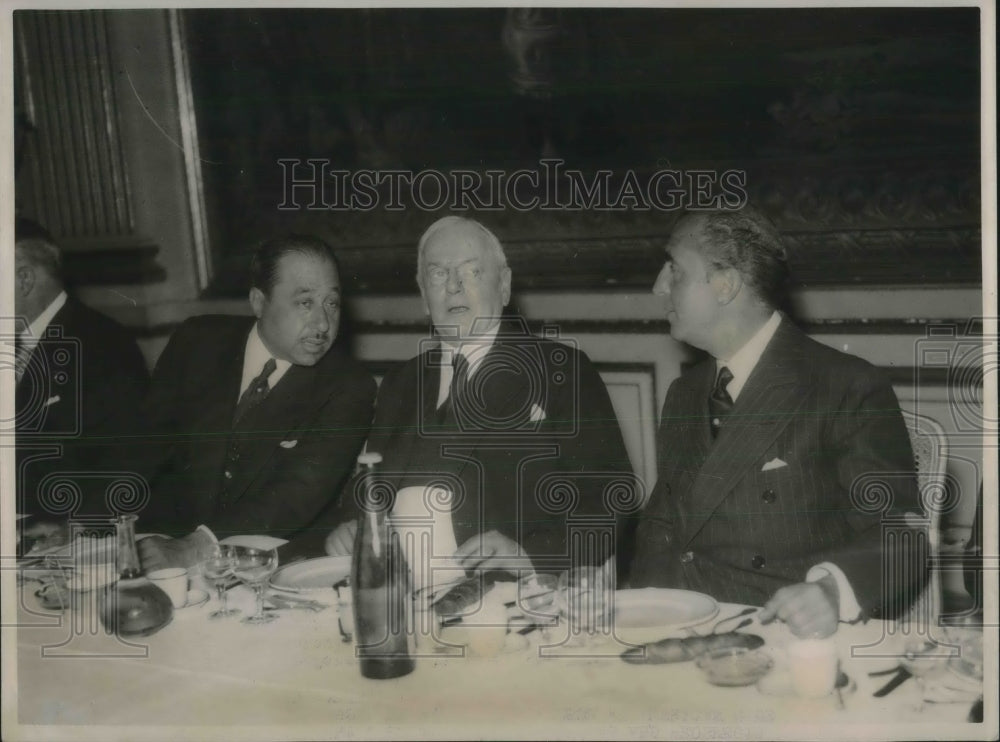 1937 Press Photo Harvard Professor OM Sprague Talks To American Club Of Paris