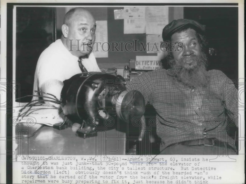 Load image into Gallery viewer, 1961 Press Photo Archie Stewart Arrested For Stealing Charleston Bank Bldg Motor
