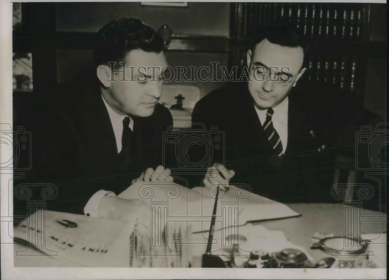 Load image into Gallery viewer, 1938 Press Photo Asst Atty General John Cassidy with State Atty Rayburn Russell
