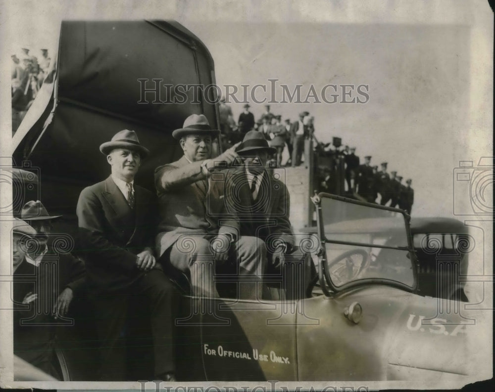 1926 Press Photo War Secretaries And Army Officers Watch Ordnance Bomb Display