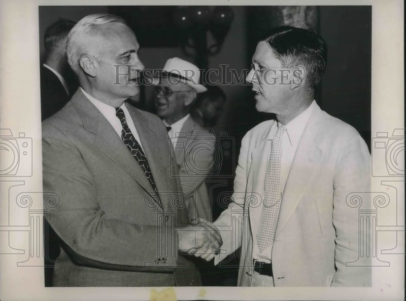 Load image into Gallery viewer, 1936 Press Photo Scientists Emil Novik And Will Stovall Attend Cancer Institute

