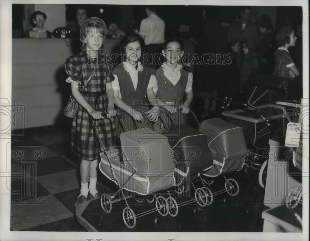 1952 Press Photo Little Girls Practice For Housewife Life With Strollers