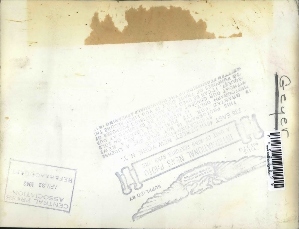 1943 Press Photo Geyeser Writes Math Equations On Chalkboard As Student Looks On