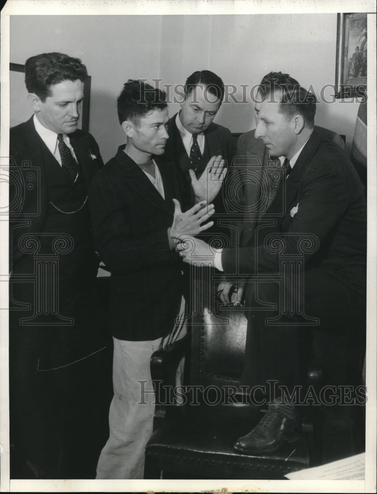 1935 Press Photo Thomas Duggar Accused of Attacking 3 Women, Det Ray Giese- Historic Images