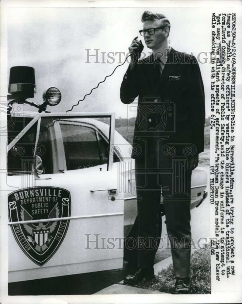 1969 Press Photo Police officer Dean Brown modeling new police blazer