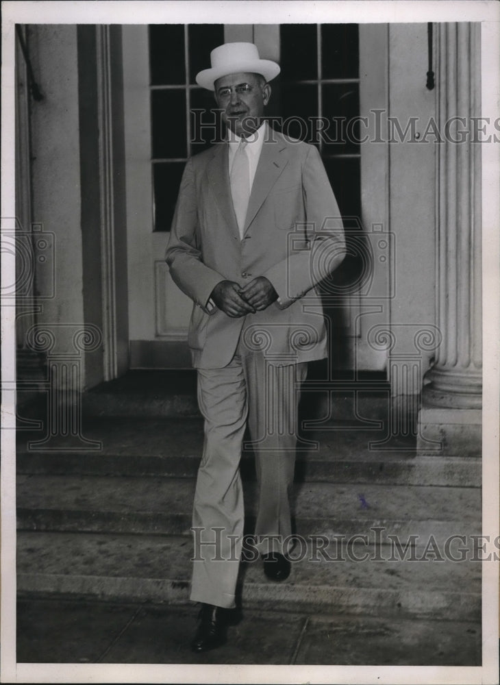 Load image into Gallery viewer, 1937 Press Photo Stanley Reed The Solicitor General leaving the White House
