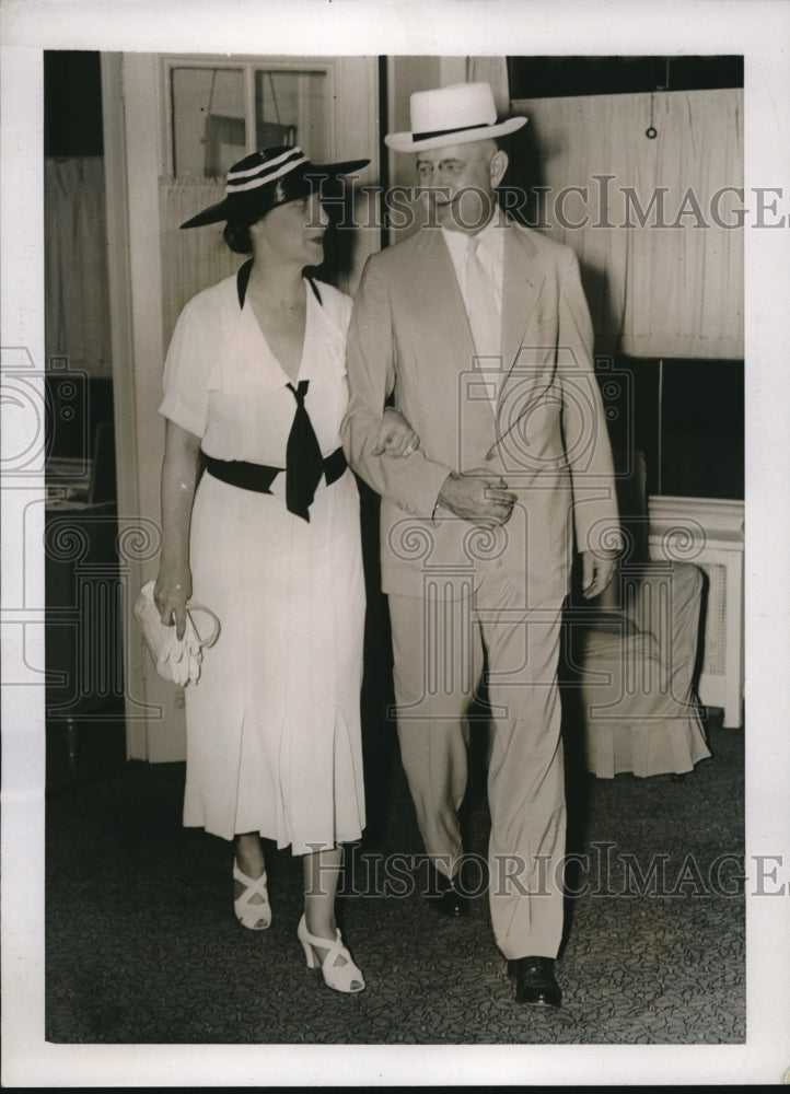 1937 Press Photo Mr and Mrs Stanley Reed in Washington Dc on a evening out