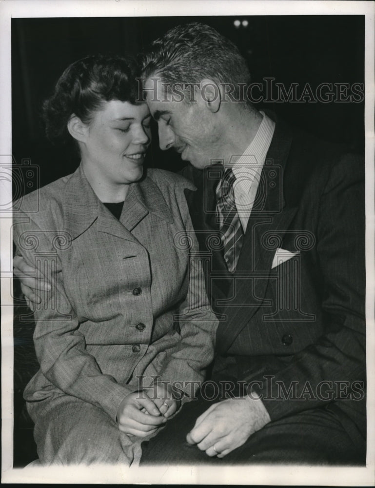 Load image into Gallery viewer, 1948 Press Photo Raymond and Lorraine Rubart After Not Guilty Verdict
