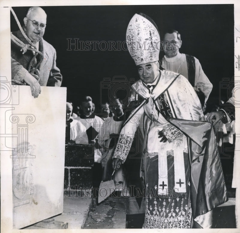 Load image into Gallery viewer, 1949 Press Photo Bishop Michael J Ready of Columbus Diocese &amp; Bishop Trapp

