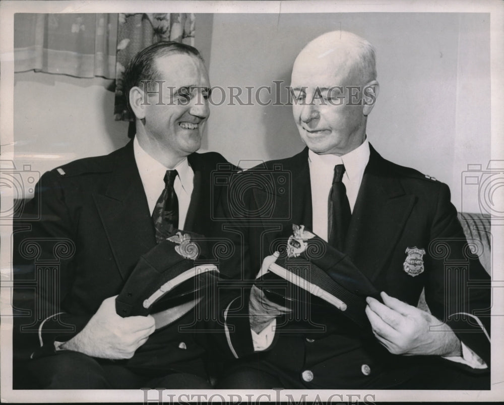 1949 Press Photo Capt Daniel O'Brien and son Police Lieut John O'Brien