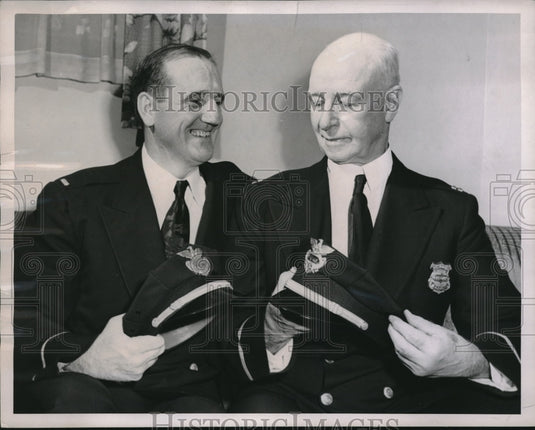 1949 Press Photo Capt Daniel O'Brien and son Police Lieut John O'Brien
