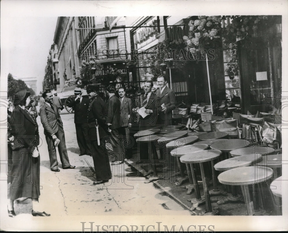 1937 Press Photo Waiters Striking at the Cafe Du Colisee in Paris
