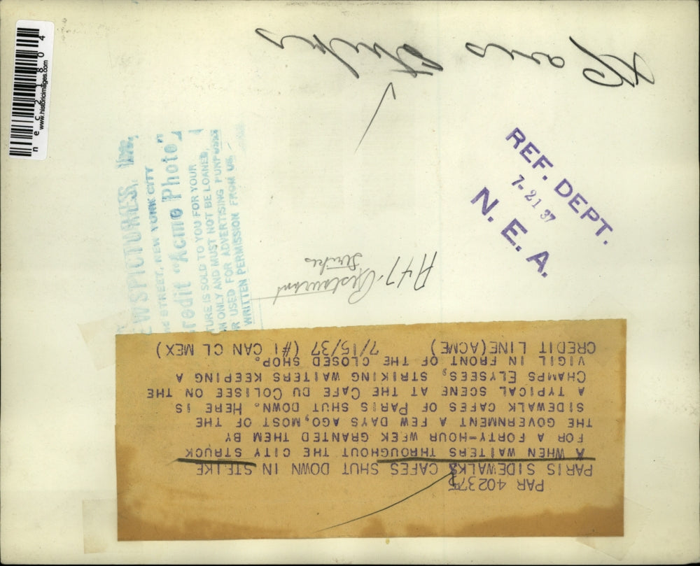 1937 Press Photo Waiters Striking at the Cafe Du Colisee in Paris