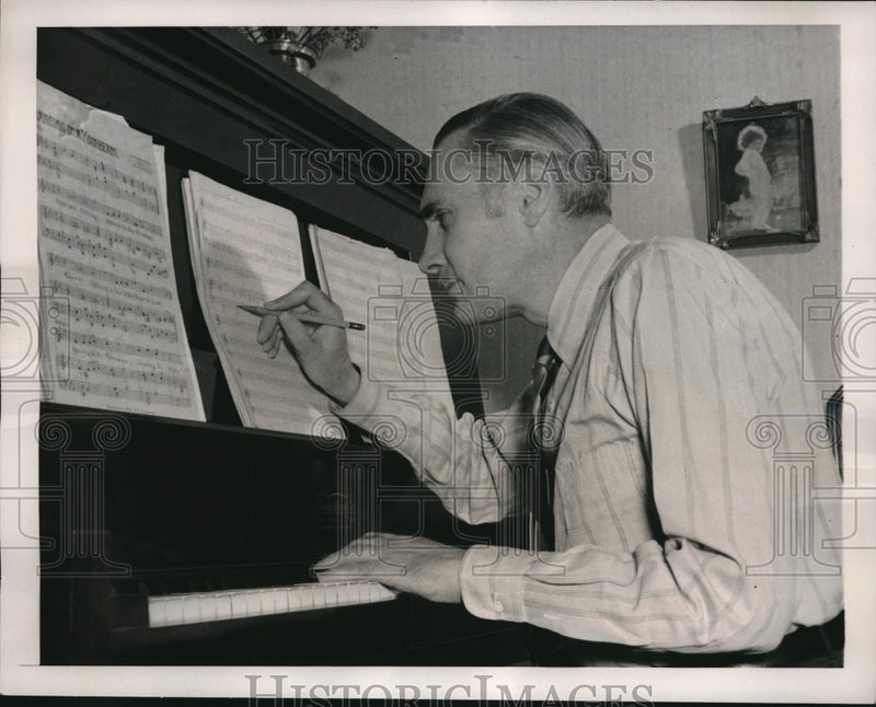 Load image into Gallery viewer, 1941 Press Photo Richard Stevens, Composer
