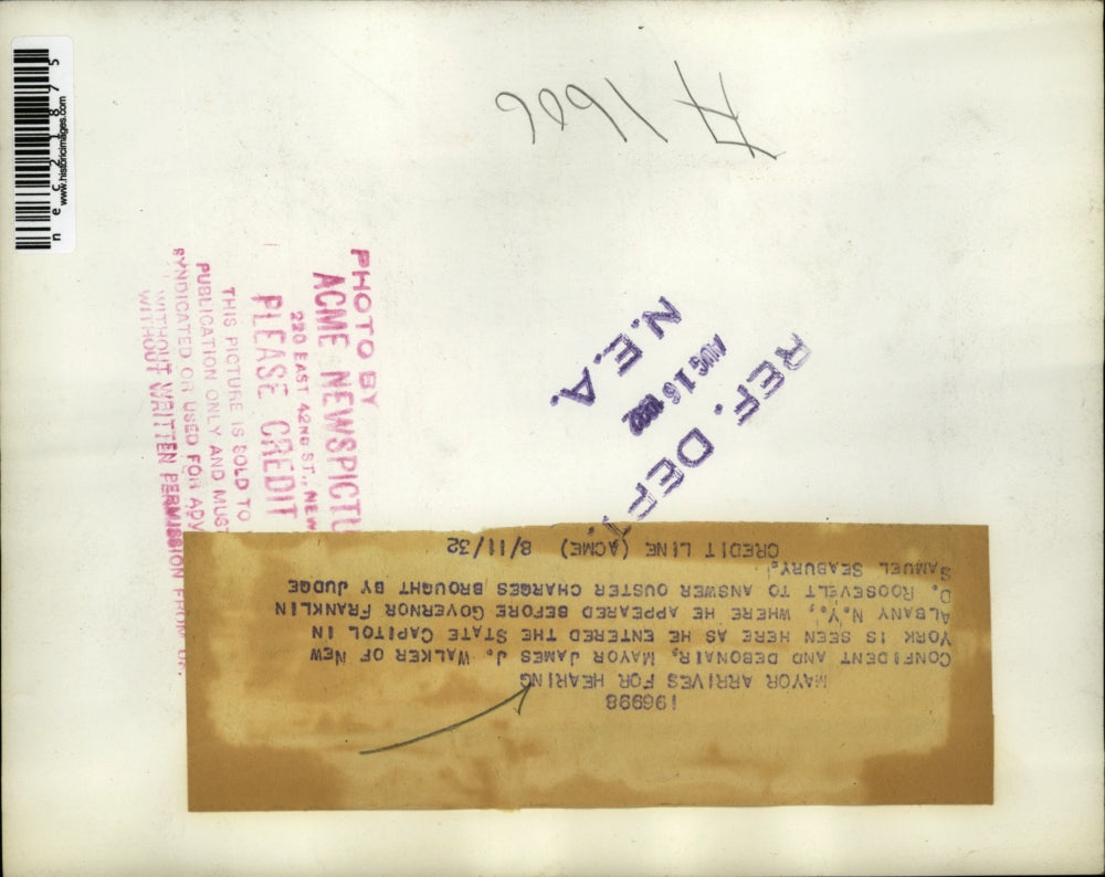 1932 Press Photo Mayor James Walker New York enters state capitol in Albany