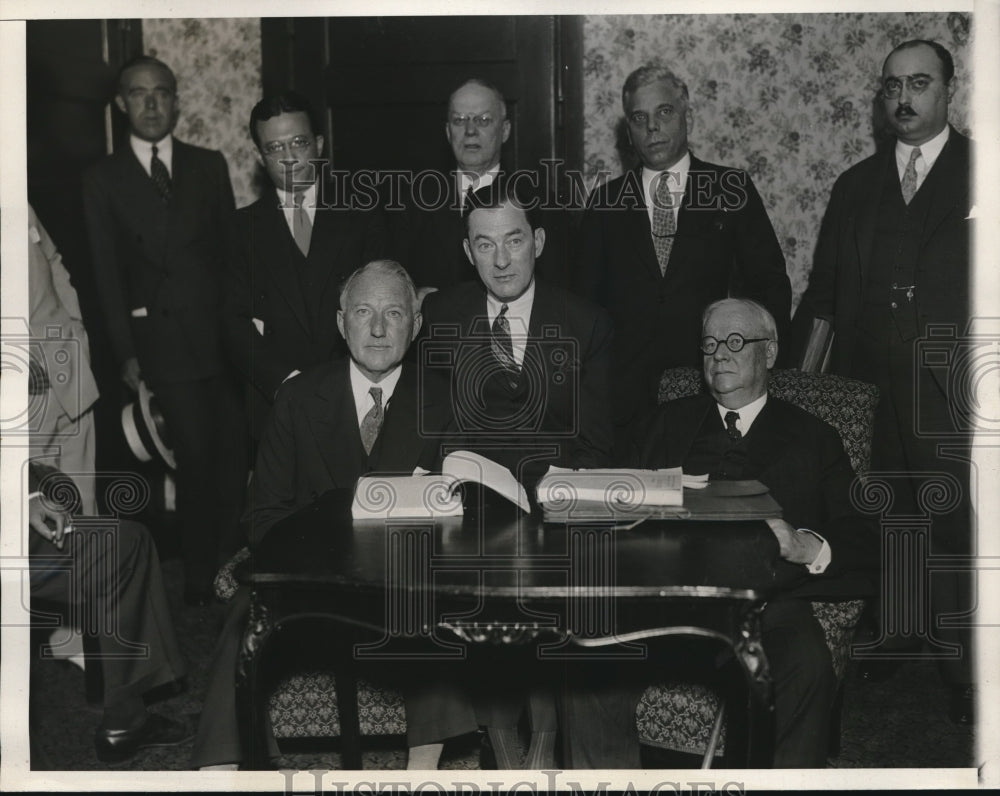 1932 Press Photo Mayor James Walker with his advisers in New York