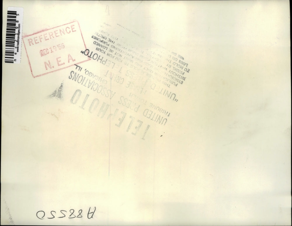 1956 Press Photo Mr & Mrs William Gold & Son Johnny Wait For Flight Back To UK