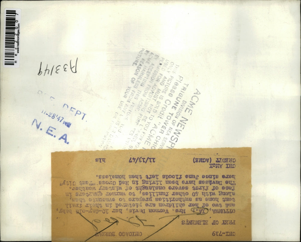 1947 Press Photo Mrs Vernon Davis & Her Three Children Prepare