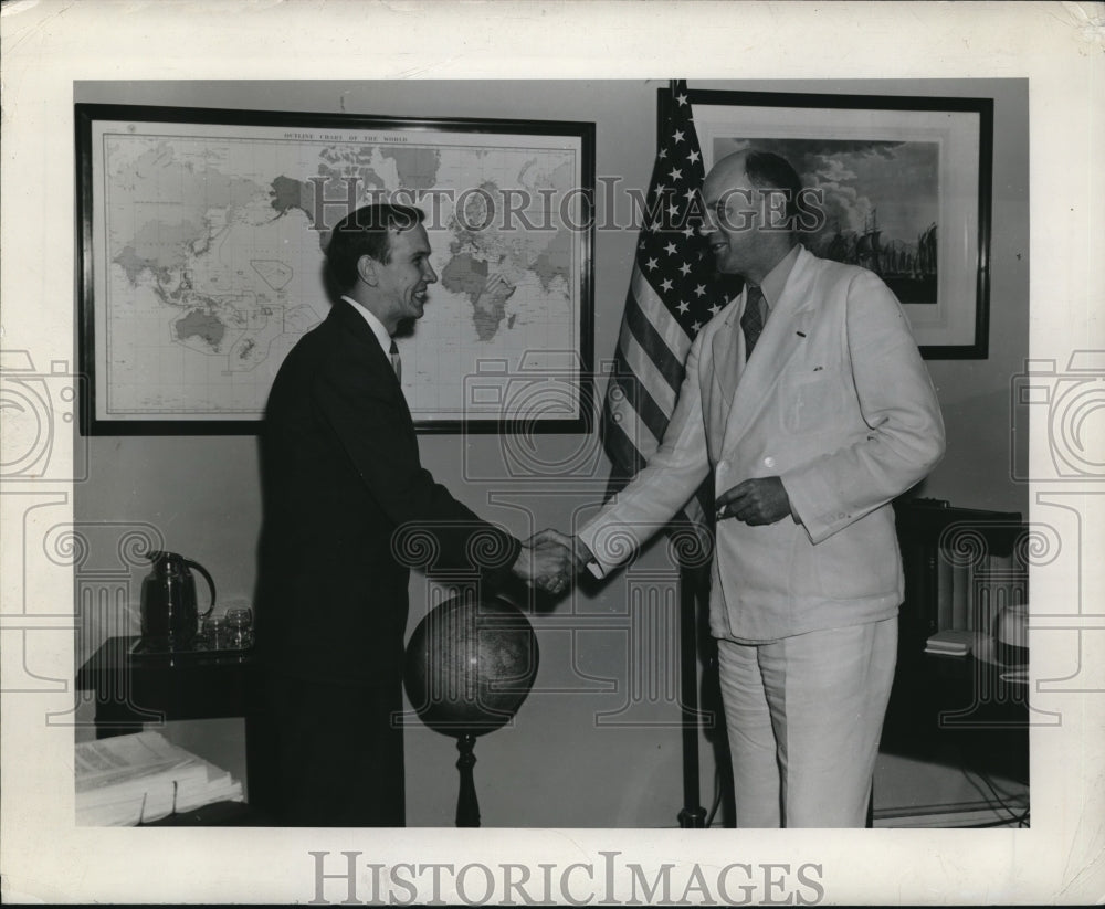 1941 Press Photo Ernest Aredrick Foster Shaking Hands