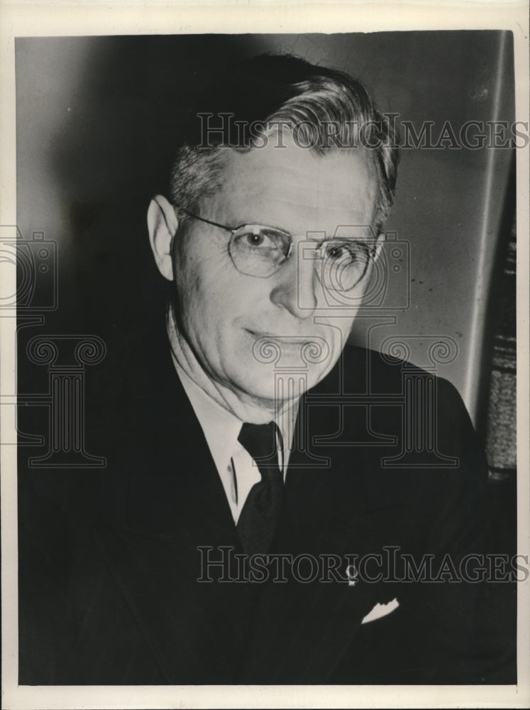 Load image into Gallery viewer, 1941 Press Photo Thomas Latta resigned as draft board member due to work strikes
