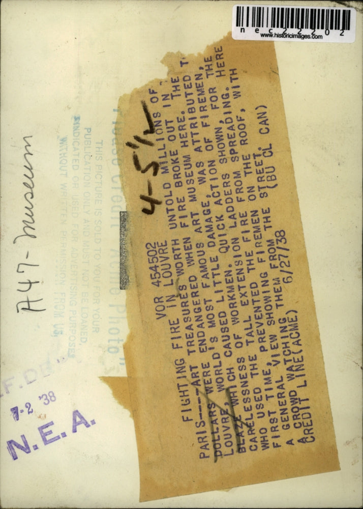 1938 Press Photo Firefighters Battle Blaze On Roof Of The Louvre In Paris