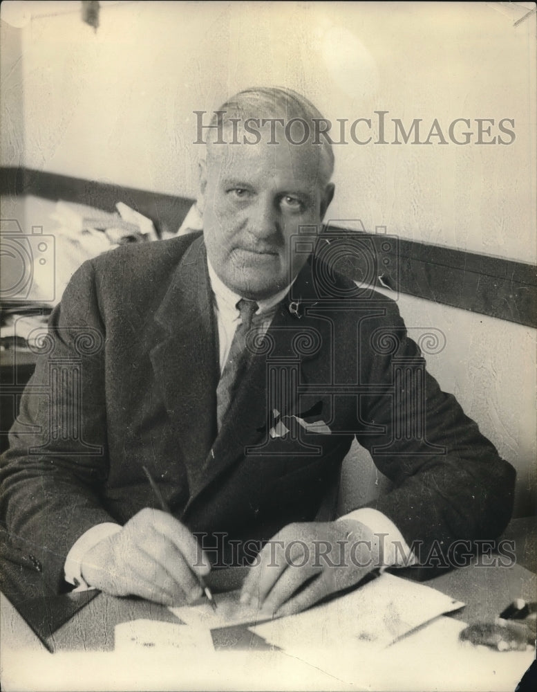 1925 Press Photo Wm. H. Hickson Sitting At Desk Writing On Paper