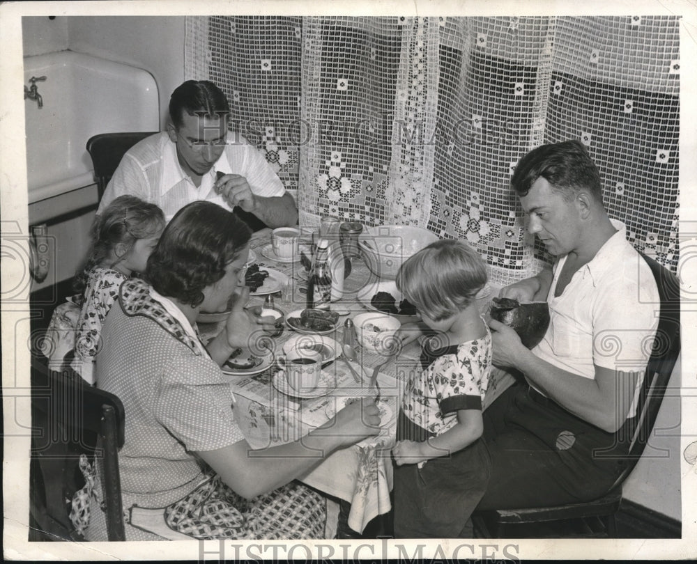 1939 Press Photo Worker Frank Lapka Feeds His Family A Substantial Dinner- Historic Images