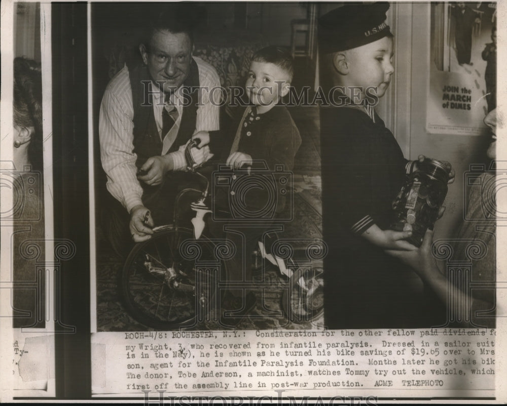 1946 Press Photo Machinist Tobe Anderson Watches Tommy Wright with Bike