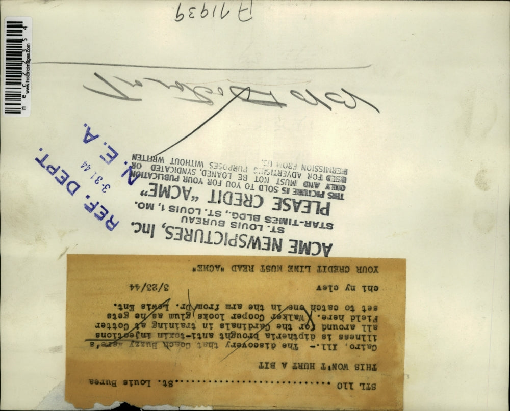 1944 Press Photo Walker Cooper gets anti toxin shot