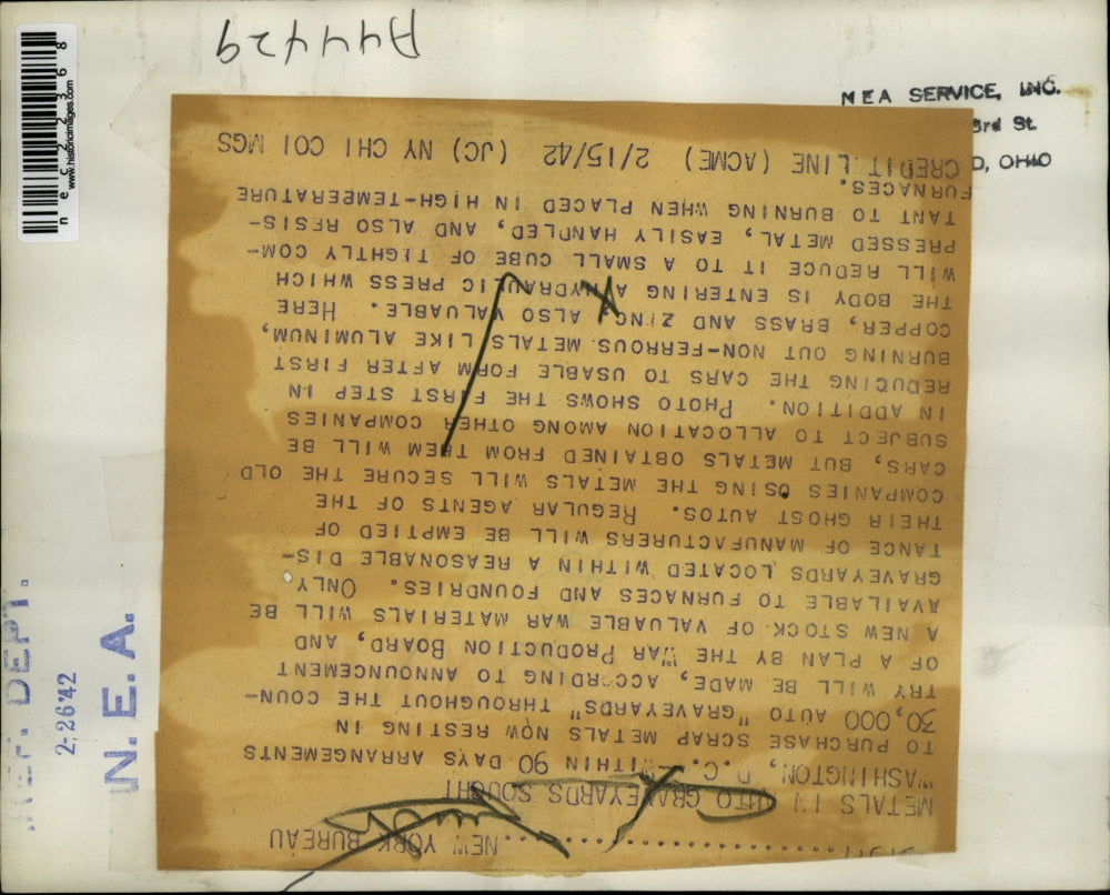 1942 Press Photo The First Step In Reducing The Cars To Usable Form After First