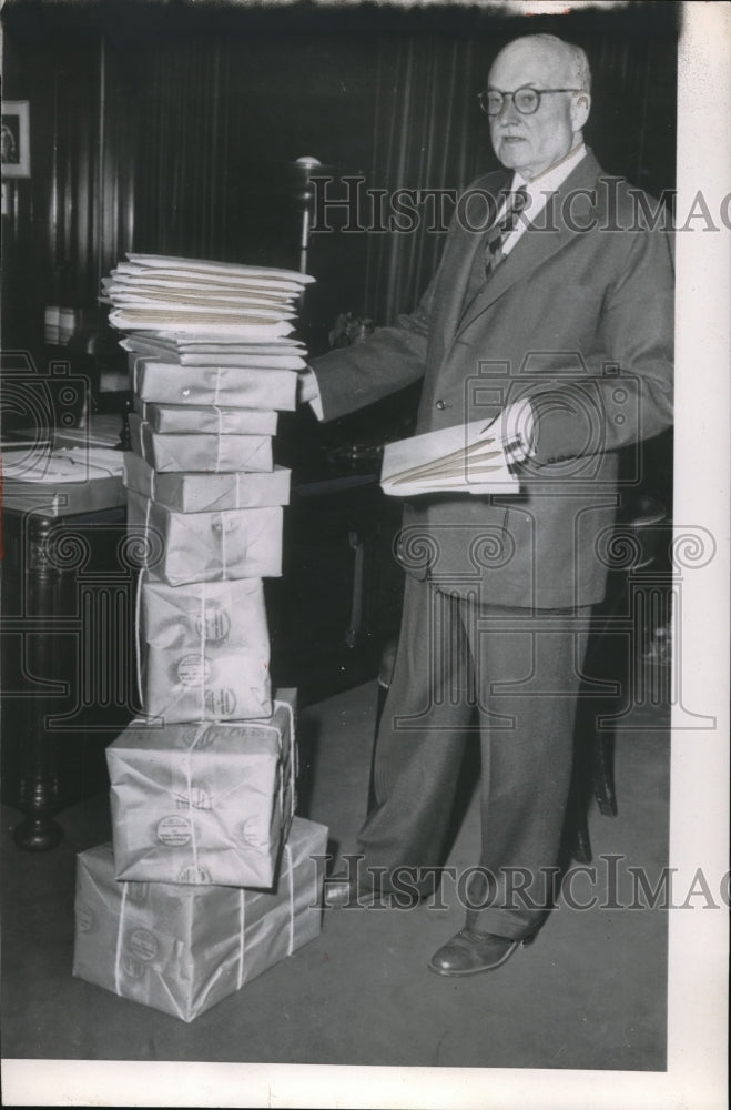 Load image into Gallery viewer, 1954 Press Photo Federal Judge Walter LaBuy with Records for Court Case
