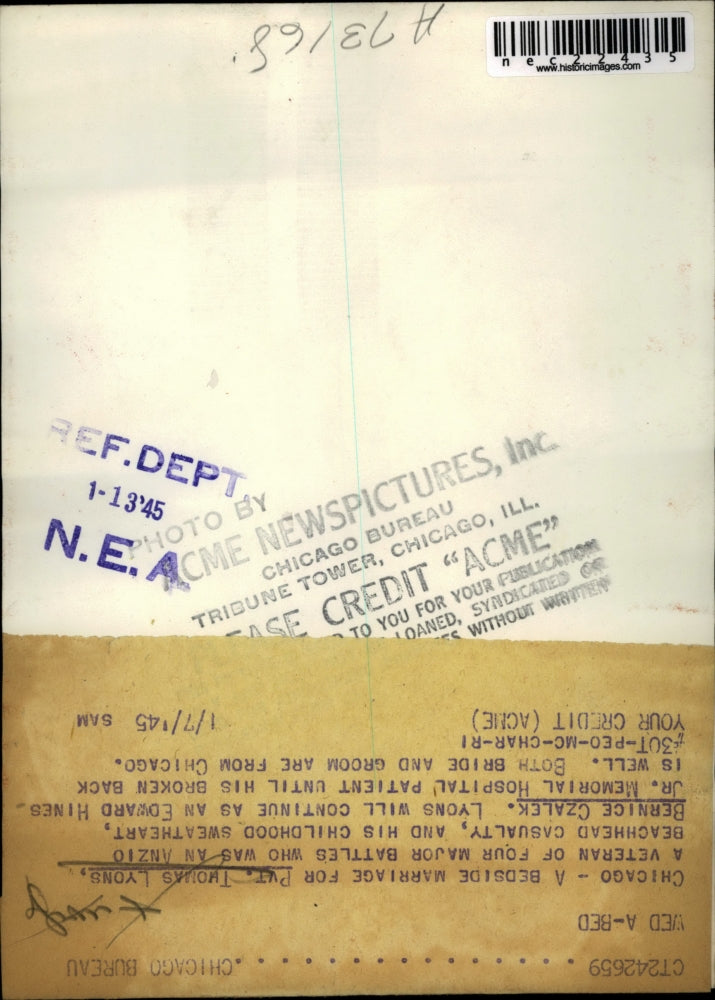 1945 Press Photo Pvt Thomas Lyons & Girlfriend Bernice Czalek