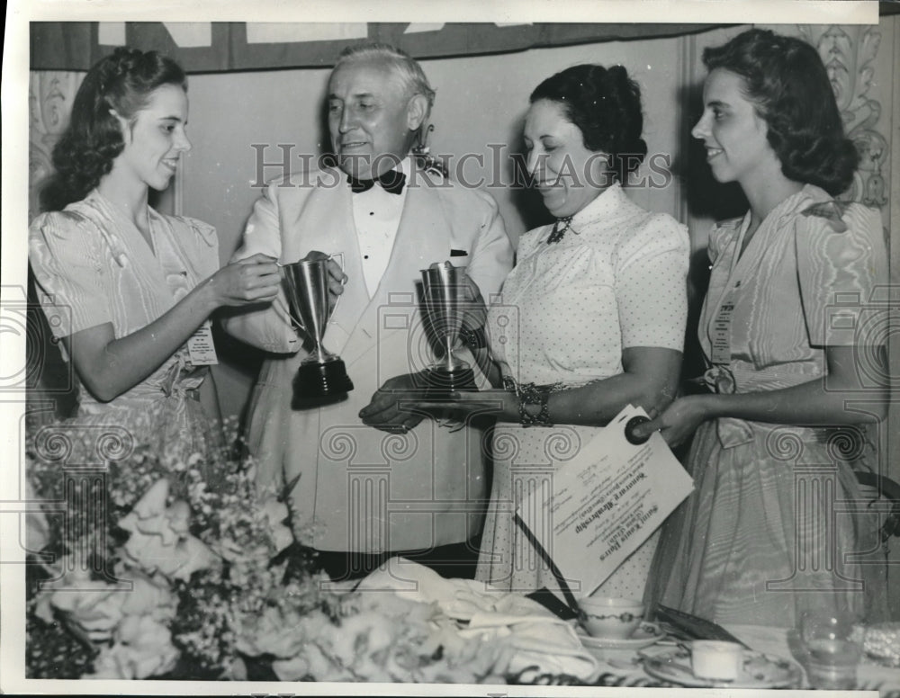 1940 Press Photo "Twin" contest at ST. Louis