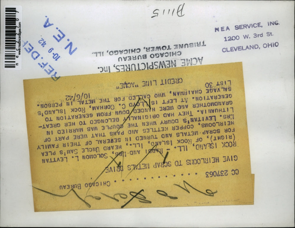 1942 Press Photo People donate family heirlooms for war effort