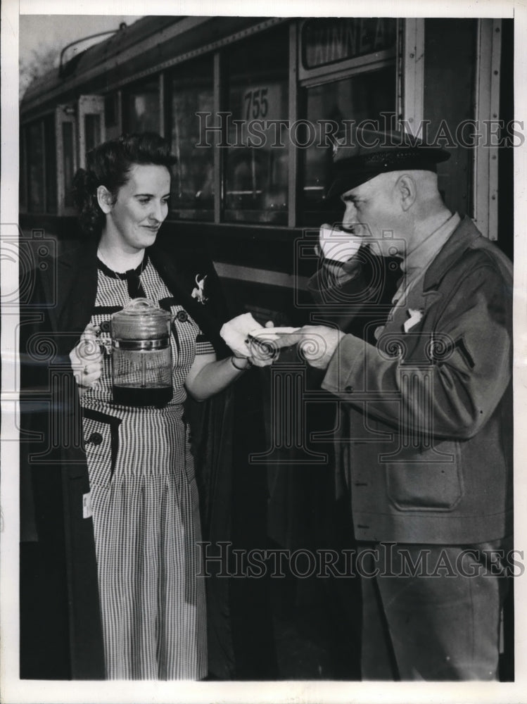 Load image into Gallery viewer, 1943 Press Photo Mrs. Robert Fullerton serves coffee and cake to bus drivers.
