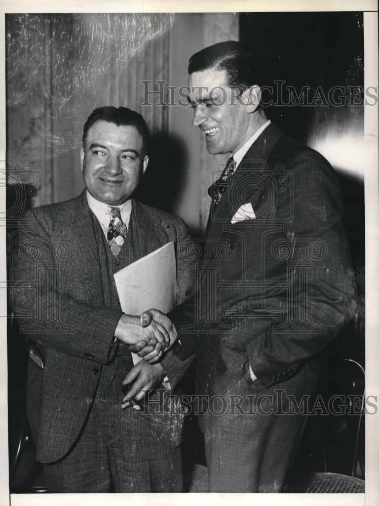 Load image into Gallery viewer, 1937 Press Photo Pinkerton Detective A. L. Pugmeyer at civil liberties hearing
