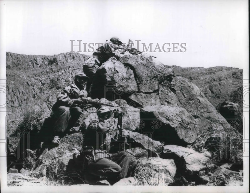 Load image into Gallery viewer, 1957 Press Photo Algerian National Liberation stand guard in Marnie, Algeria

