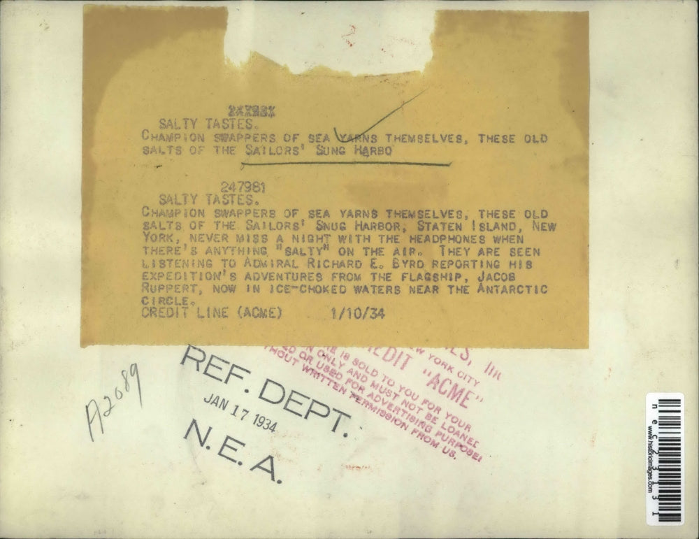 1934 Press Photo Champion swappers of Sea Yarns listen to Admiral Richard Byro